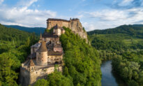 Orava Castle: A Stone Chronicle Above the River