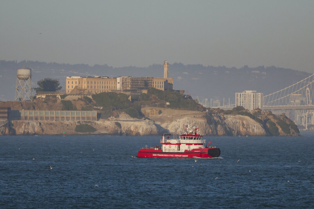 1 Dead, 3 Missing After Boat Sinks in San Francisco Bay Near Alactraz