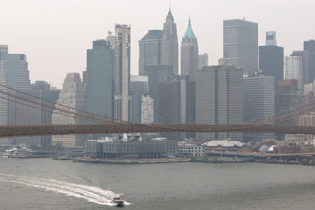 Gov. Hochul Urges Mask Use as Canadian Wildfire Smoke Blankets NY