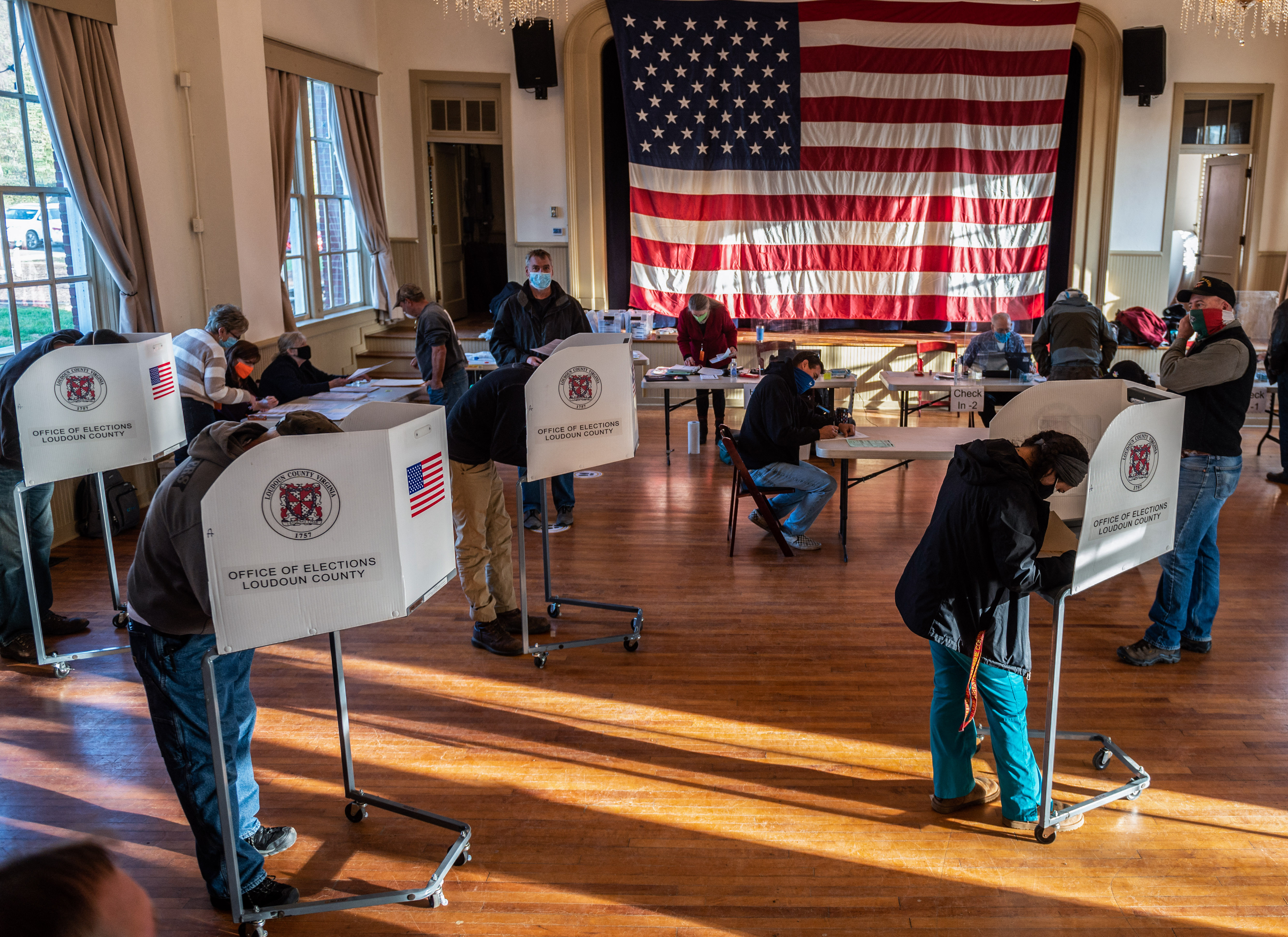 TOPSHOT-US-VOTE-VIRGINIA