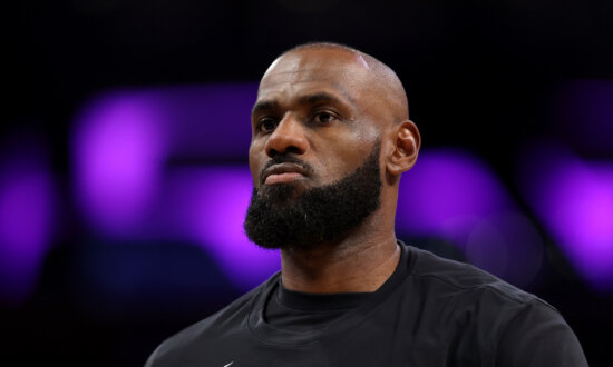 LeBron James Joins Philadelphia 76ers on 2-Year, $8 Million Deal