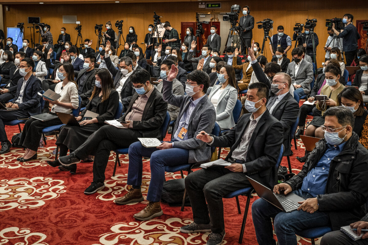 Journalists raise hands to ask questions at a press conference at the Media Center in Beijing on March 7, 2022. (Andrea Verdelli/Getty Images)