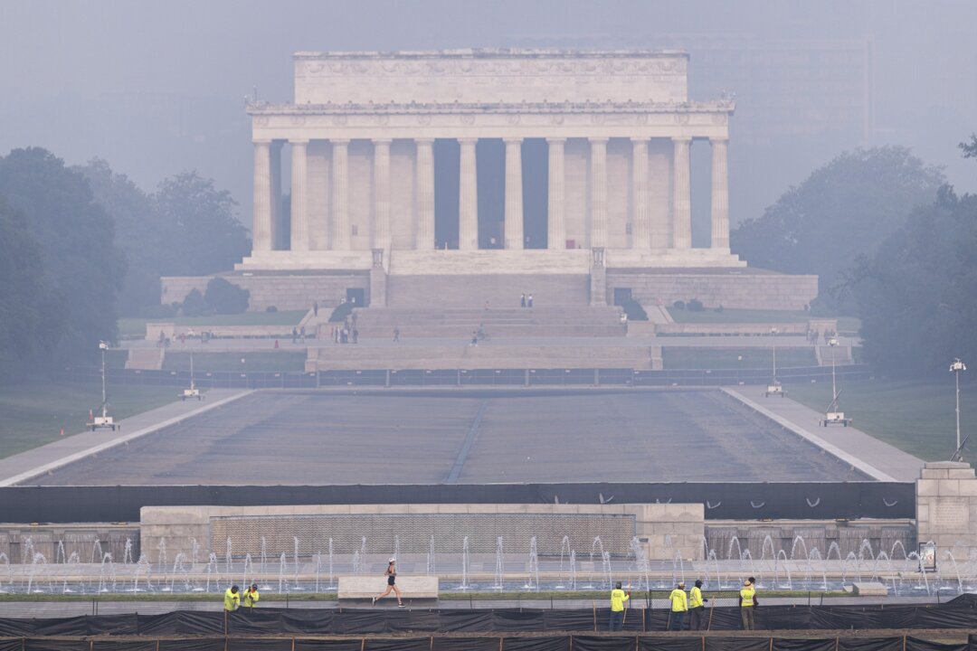 Smoke from massive wildfires reduces visibility around the Lincoln Memorial in Washington on July 17, 2026. (Finn Gomez/Getty Images)