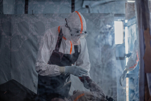 Confirmed Deaths in Ebola Outbreak Eclipse 1,000