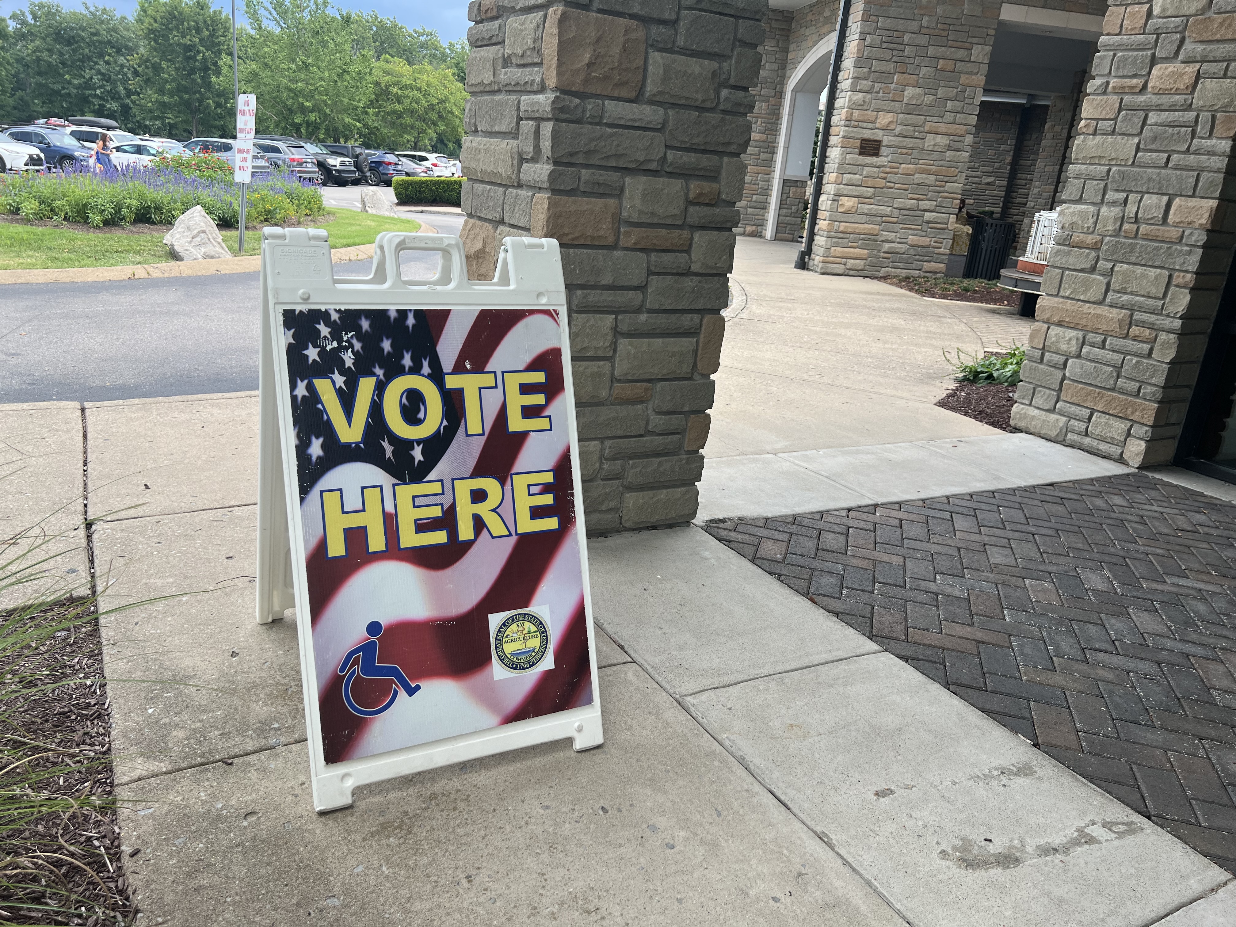 Vote here sign
