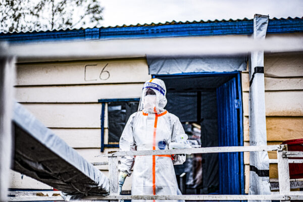 Ebola Outbreak Death Toll Climbs Above 930