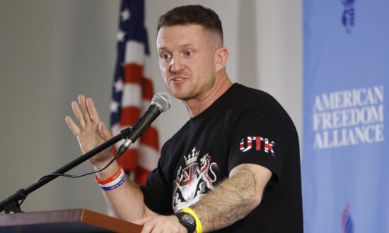 Tommy Robinson Questions Perceived Double Standards in Australian Media