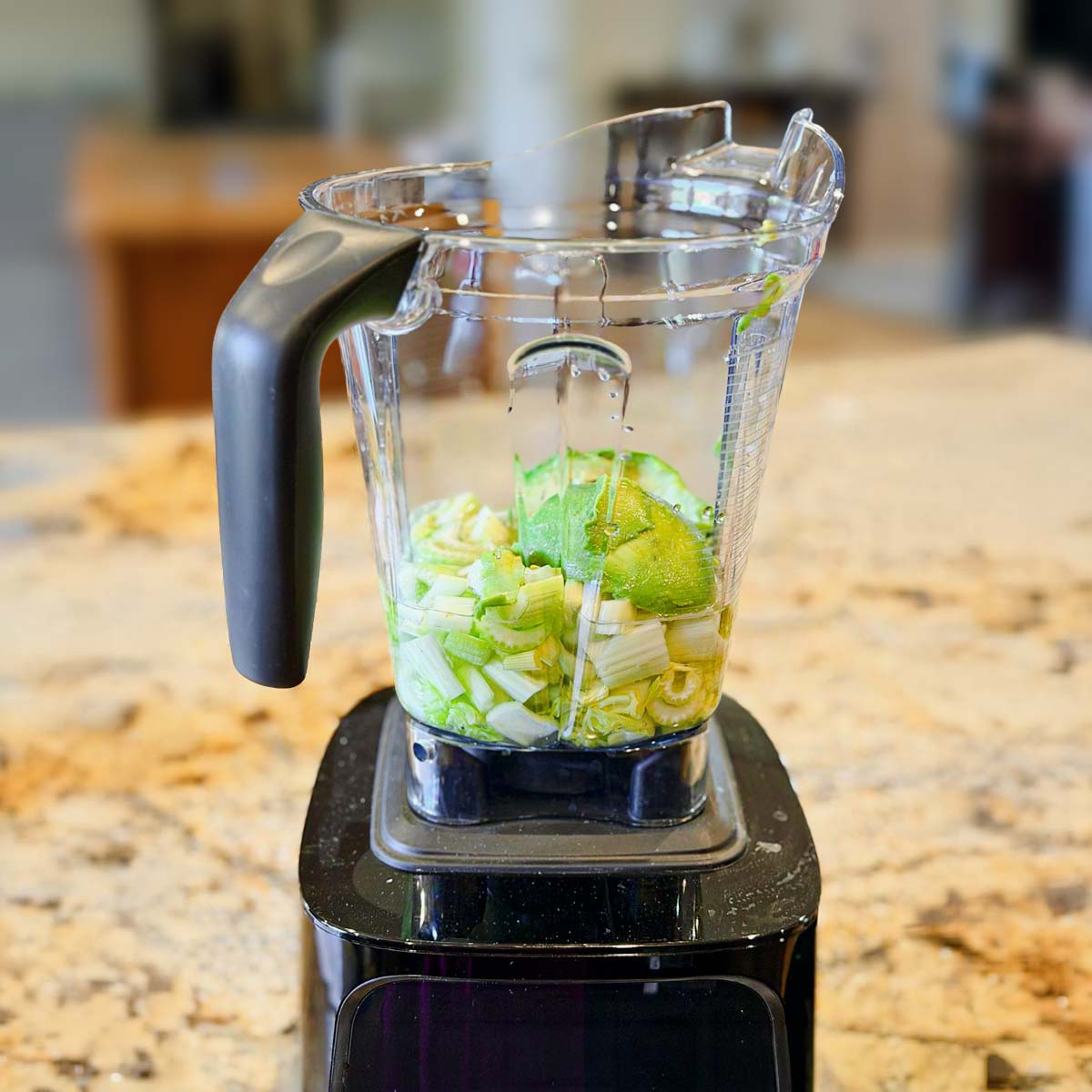 6052946-Creamy-Celery-Soup-in-blender
