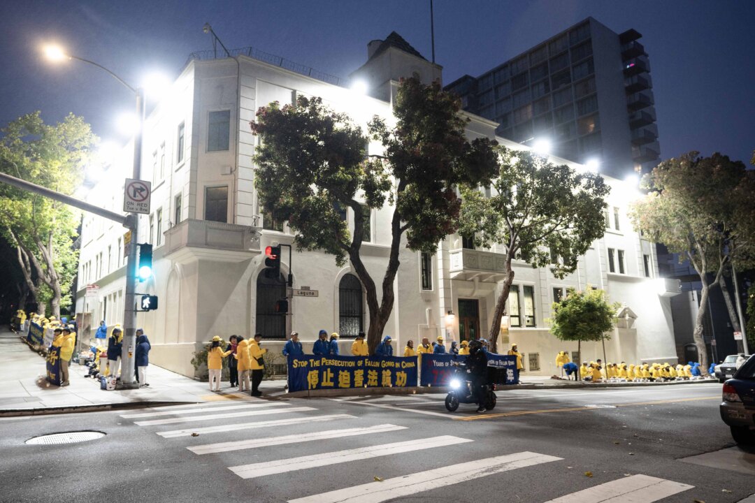 Chinese Consulate Floodlights Illuminate Falun Gong Vigil in San Francisco