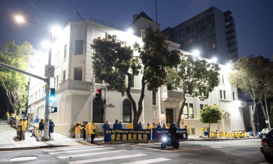 Chinese Consulate Floodlights Illuminate Falun Gong Vigil in San Francisco