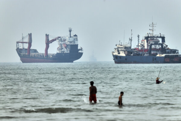 UN Calls for Rescue of Thousands of Sailors Stranded in Strait of Hormuz