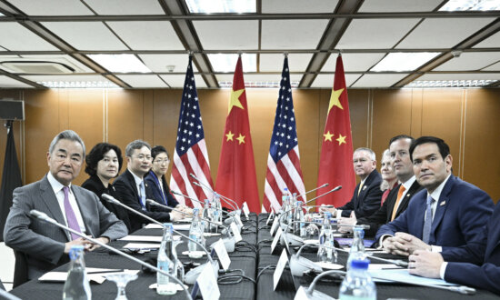 Top US, China Diplomats Meet in Philippines Ahead of Summit