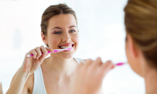 What to Know Before Whitening Your Teeth at Home