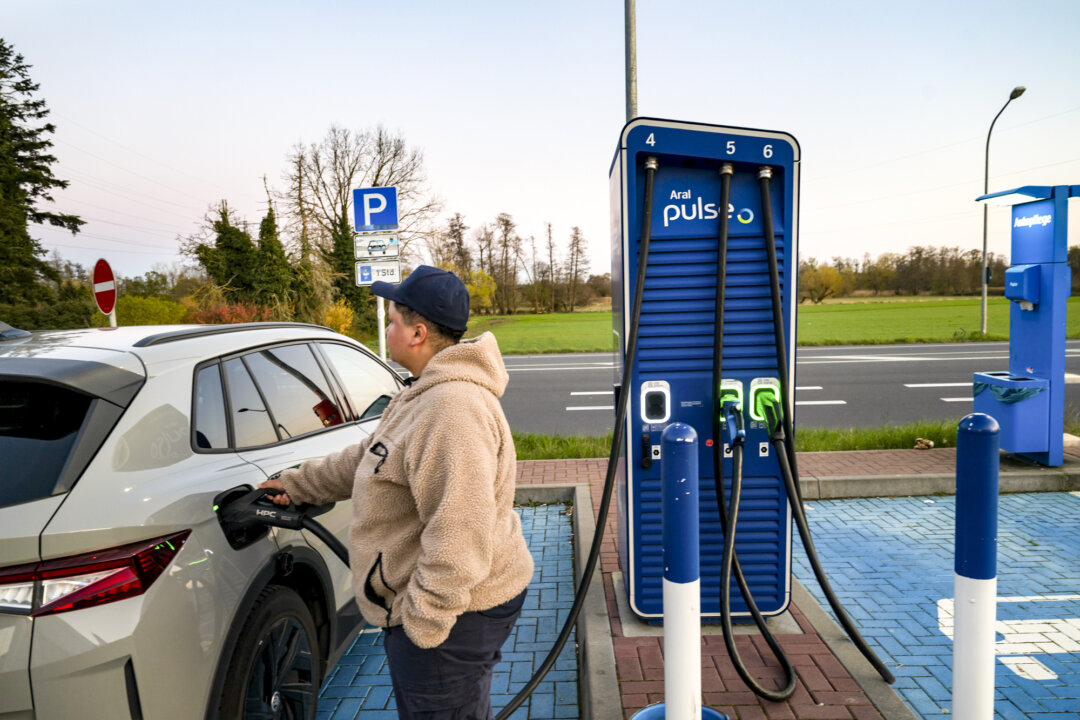 EU Car Sales Rise as Electric Vehicles, Chinese Brands Gain Ground