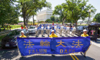 Thousands Turn Out for Falun Gong Rally at Lincoln Memorial