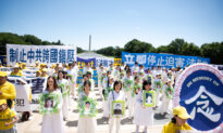Thousands Rally at Lincoln Memorial Calling for End to Persecution of Falun Gong