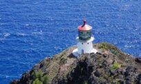 Makapuʻu Lighthouse: Cliffside Marvel