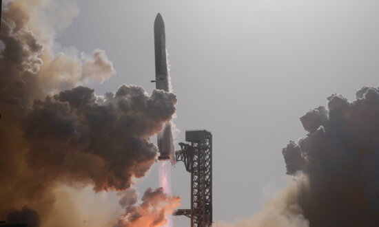 SpaceX Launches Starship on Another Test Flight, This Time With the Most Advanced Starlinks