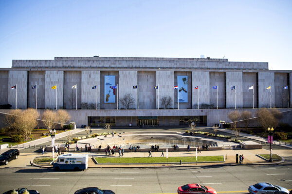 Trump Issues Executive Order Regarding Smithsonian Museum