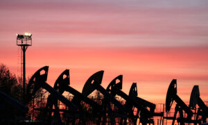 Oil Prices Fall After US, Iran Pause Attacks