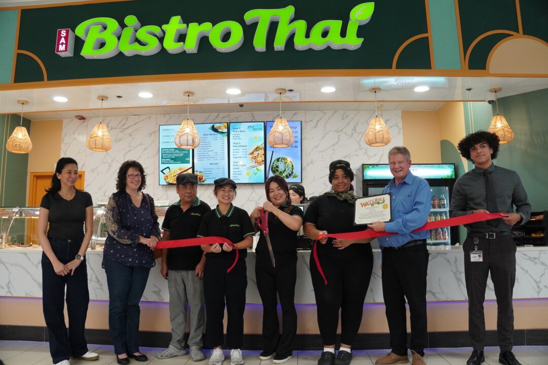 Thai Family-Style Restaurant Opens in Galleria Mall
