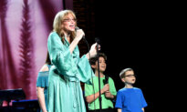 Rock and Roll Hall of Famer Carly Simon Shares Parkinson’s Diagnosis and Skin Cancer Treatment