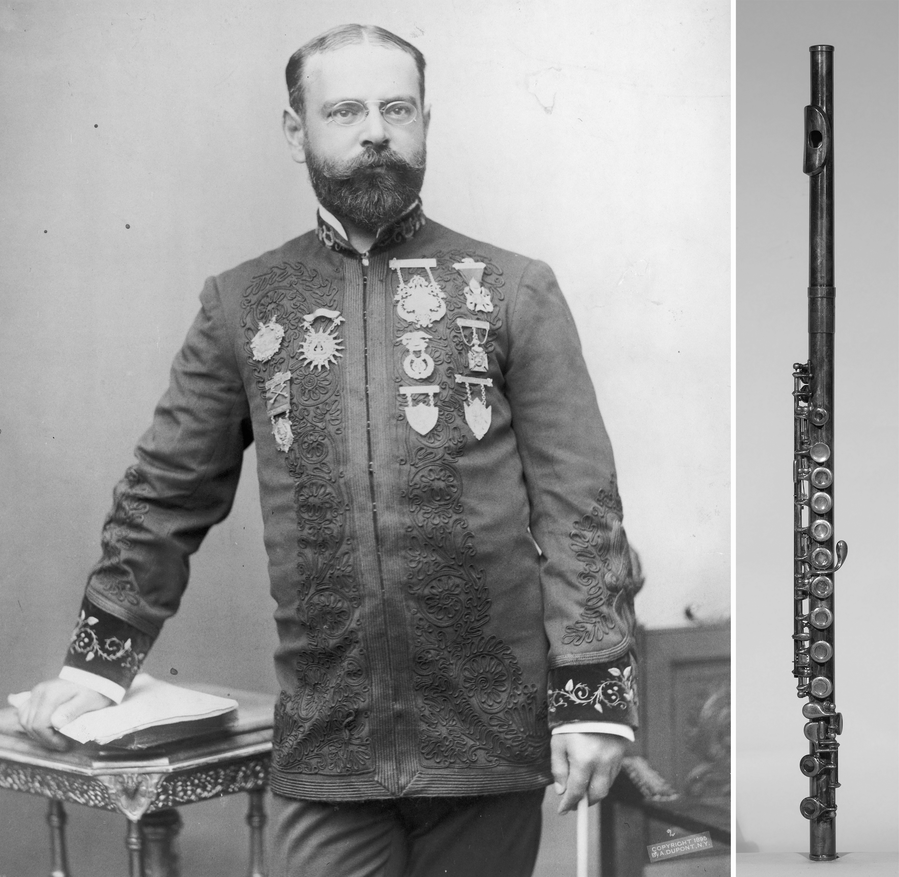 (Слева) Портрет композитора Джона Филипа Сузы, около 1895 года. (Справа) Флейта Уильяма С. Хейнса ми-бемоль мажор (низкая тонкость), изготовленная в 1896 году и использовавшаяся в оркестре Сузы. Библиотека Конгресса. (Общественное достояние)