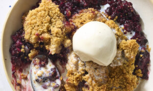 Blackberry Crumble Is the Old-Fashioned Dessert I Bring to Every Gathering