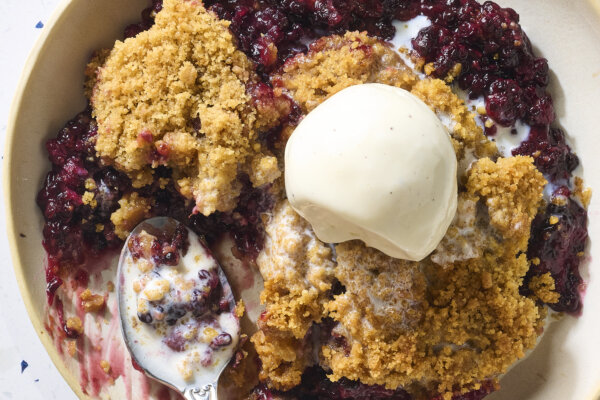 Blackberry Crumble Is the Old-Fashioned Dessert I Bring to Every Gathering