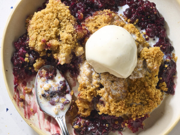 Blackberry Crumble Is the Old-Fashioned Dessert I Bring to Every Gathering