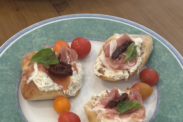 No-Cook Ricotta Toasts Are Packed With Summer Flavor