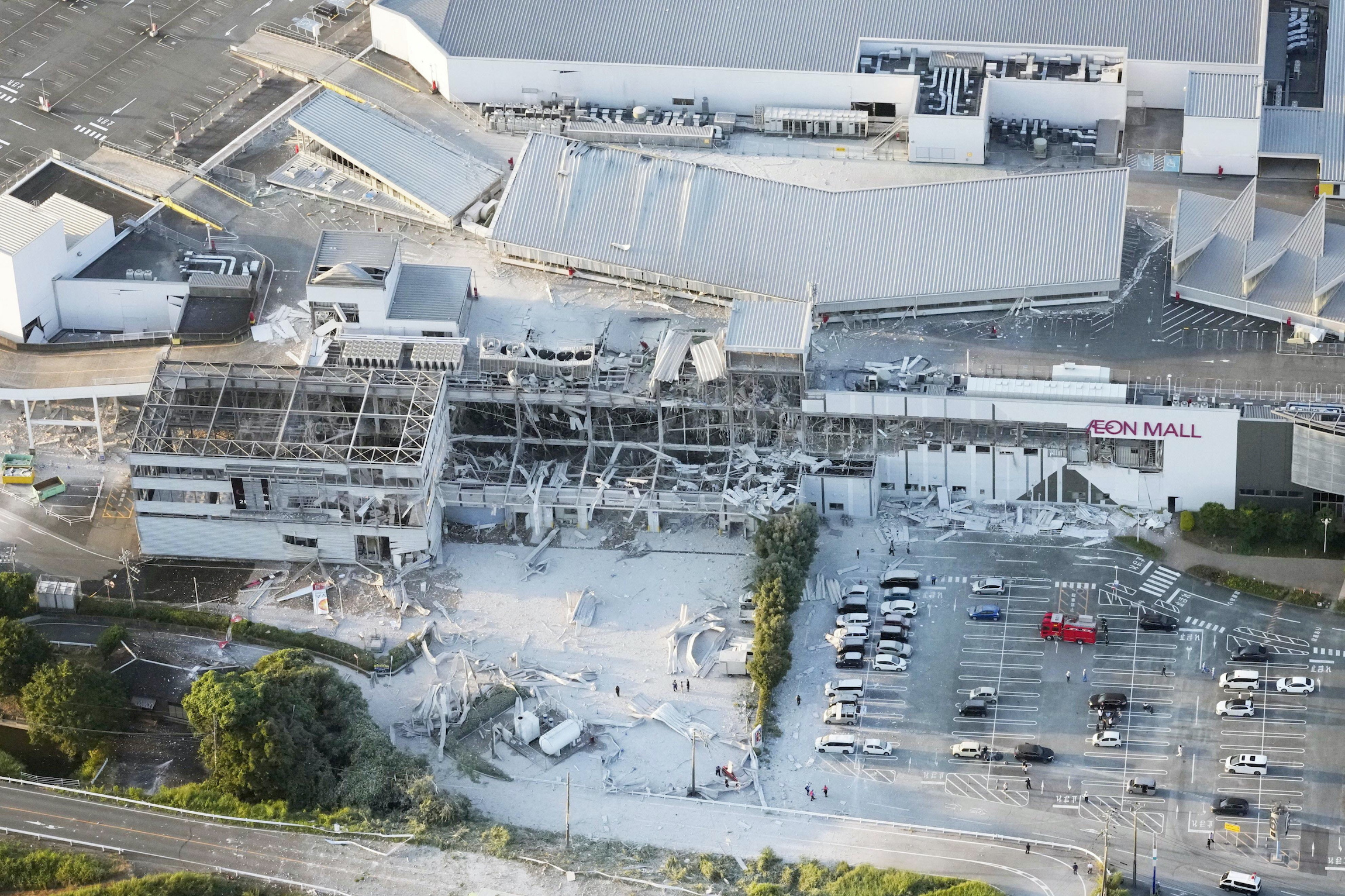 REPLAY: Footage of Collapsed Mall After Deadly 7.1-Magnitude Earthquake in Japan