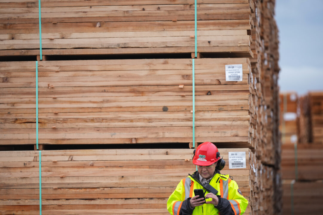 Major Canadian Lumber Firm Moving Corporate Operations to United States