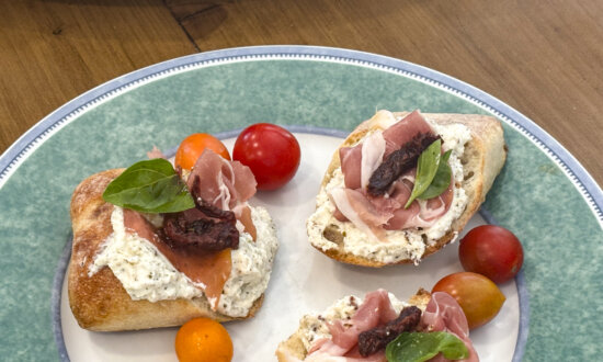 No-Cook Ricotta Toasts Are Packed With Summer Flavor