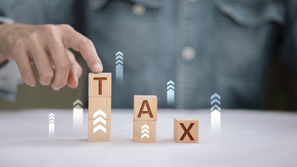 Tax bracket filling can help investors lower lifetime taxes through careful income planning. (vittaya pinpan/shutterstock)