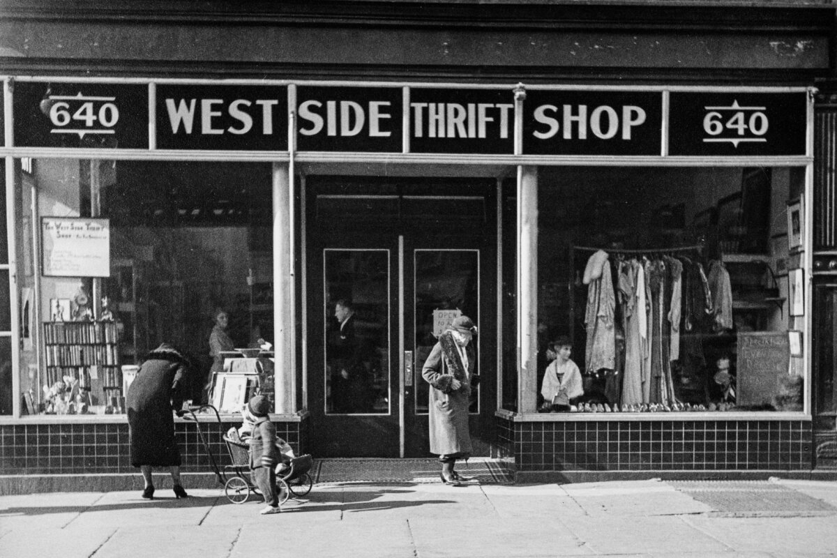 Exterior view of the West Side Thrift Shop in New York City, circa 1935. Shoppers search a secondhand store for the basics, reflecting the spirit of self-denial and careful resource management that Benjamin Franklin regarded as necessary for achieving both financial security and moral character.
(Cushman/Frederic Lewis/Archive Photos/Getty Images)