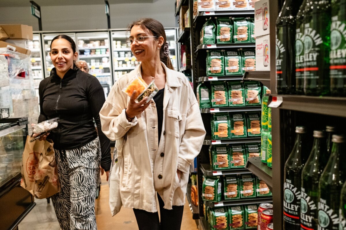 People shop for groceries in New York City on June 23, 2026.(Samira Bouaou/The Epoch Times)