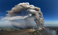 Week in Photos: Mount Etna Eruption, Mass Border Crossing, and Presidential Inauguration