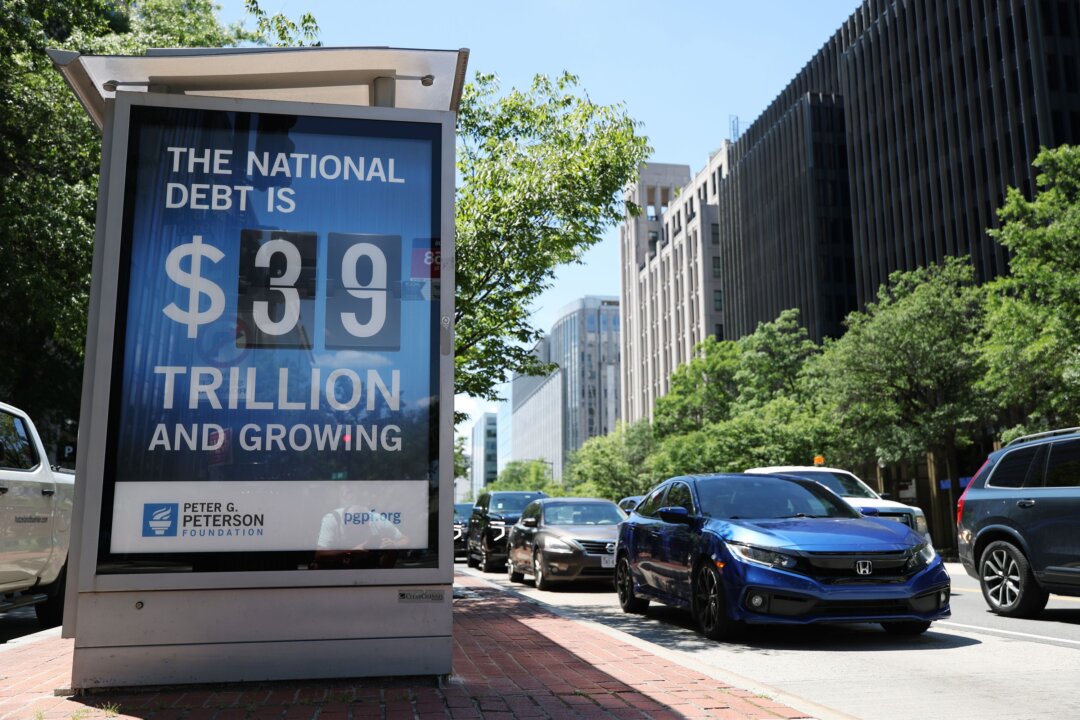 “Outrageous: America’s National Debt Skyrockets to $40 Trillion!”
