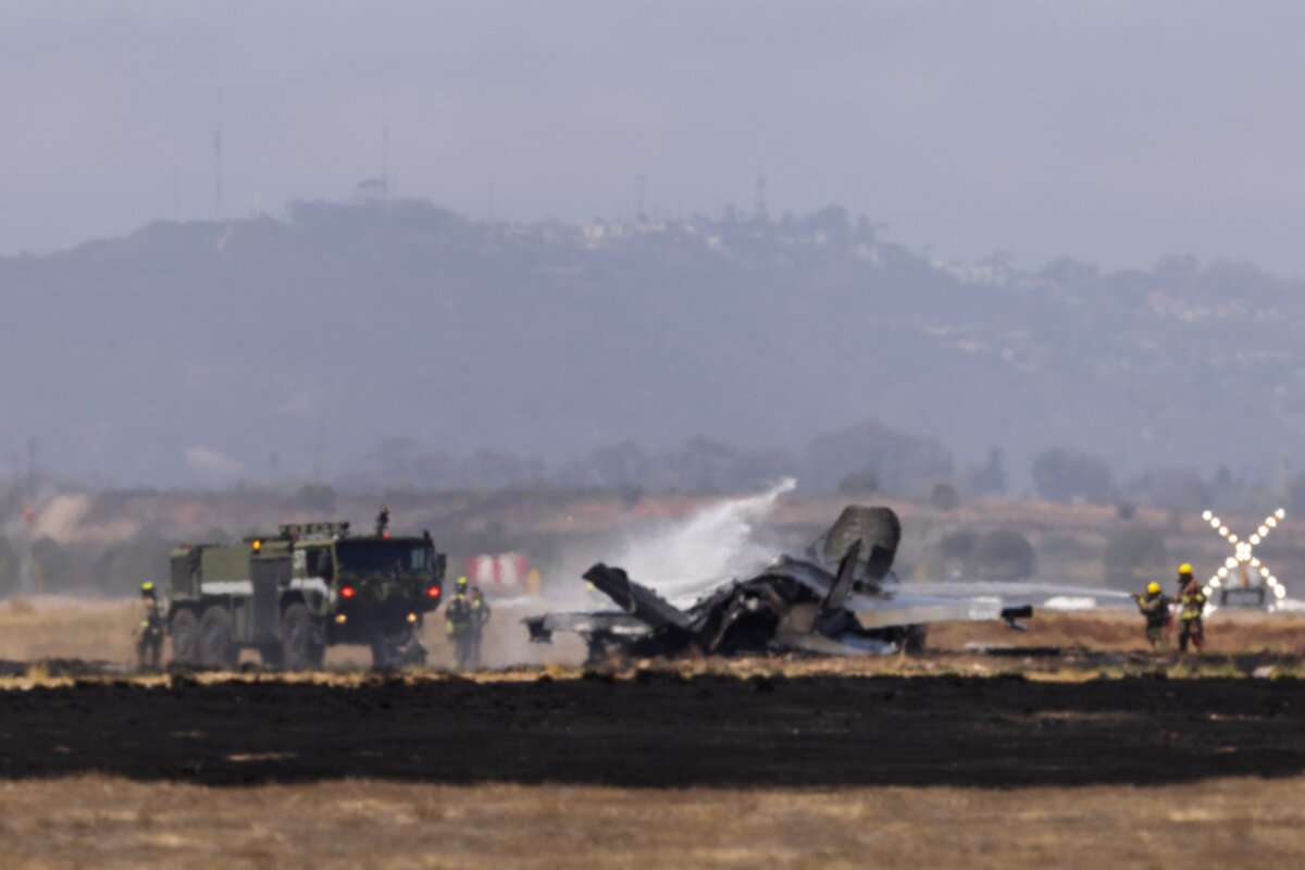 Crews extinguish an F-35 fighter jet that crashed near the runway at Marine Corps Air Station Miramar in San Diego, Calif., on July 31, 2026 (Luke Johnson/The San Diego Union-Tribune via AP)