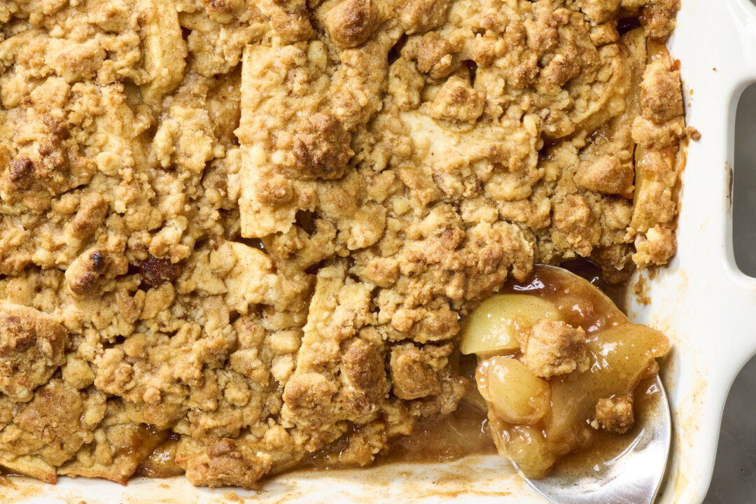 Apple Crumble, the Classic Dessert I'll Make on Repeat