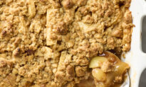Apple Crumble, the Classic Dessert I’ll Make on Repeat