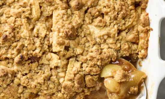 Apple Crumble, the Classic Dessert I’ll Make on Repeat