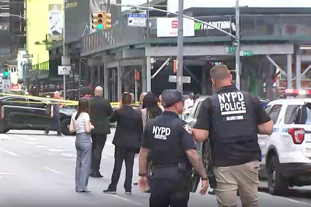 Woman Randomly Stabs 2 People in New York City’s Times Square, Killing 1