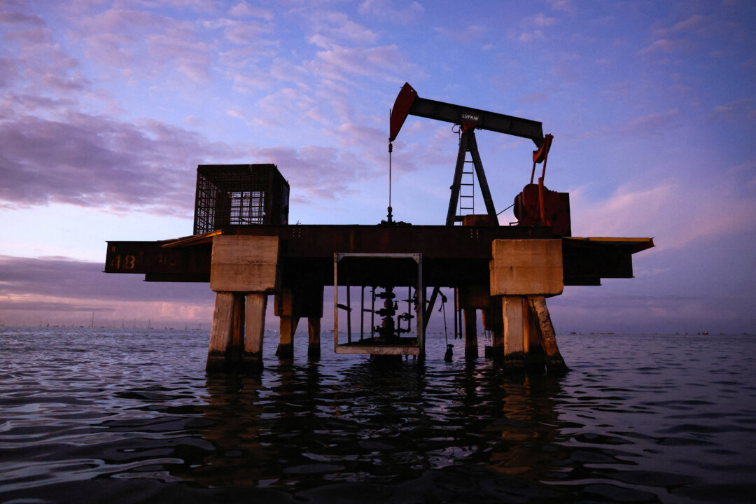 US–Venezuela Oil Deal Won’t Hinder Country’s Democratic Transition, US Official Says