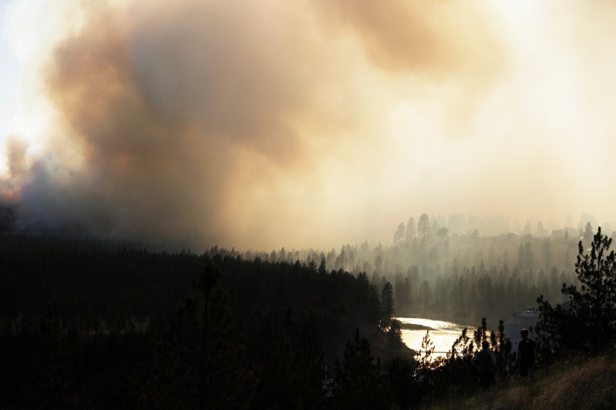 Old Trails Fire is seen from W. Northwest Blvd. in Spokane, Wash., on Aug. 1, 2026. (AP Photo/Young Kwak)