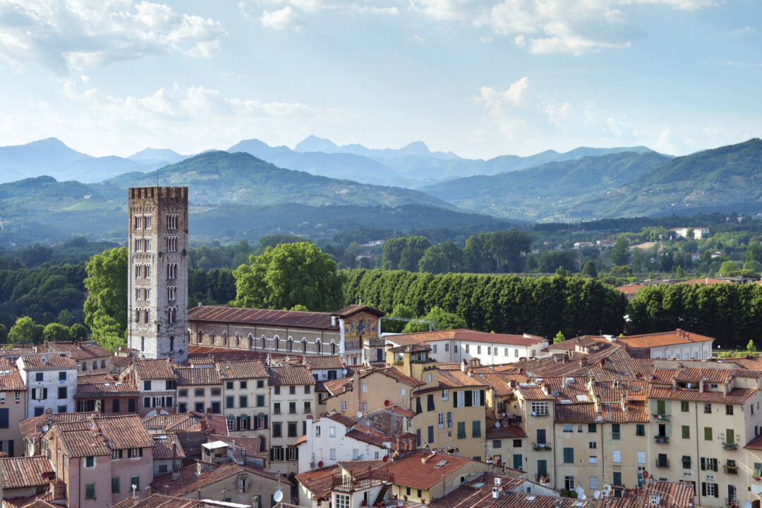 Italy Connoisseurs Choose Leisurely Lucca