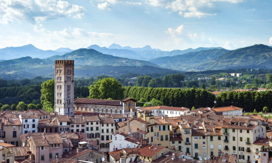 Italy Connoisseurs Choose Leisurely Lucca