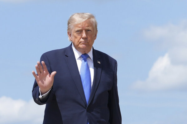 Trump: Iran Should Pay Compensation for U.S. Soldier Deaths; GOP Senators Release Texts from Fauci’s Phone | NTD Good Morning (Aug 11)