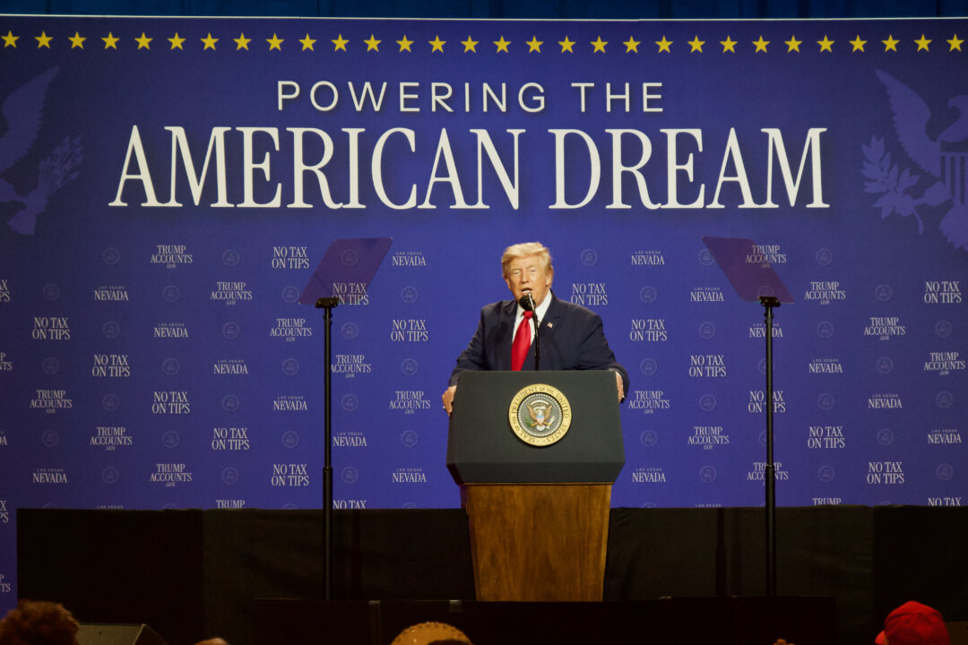 Poll Finds Democrats Lead GOP on Economic Trust for 1st Time in Decade
